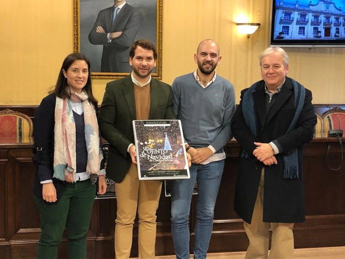 Cristina Casanueva junto a Fernando Priego en el Ayuntamiento de Cabra (Córdoba).