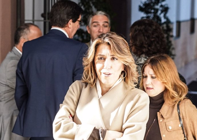 La secretaria general del PSOE-A, Susana Díaz, en los pasillos del Parlamento