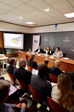 La presidenta del Govern, Francina Armengol, presenta el nuevo servicio de Transporte Público Interurbano de en la Zona Ponent de Mallorca