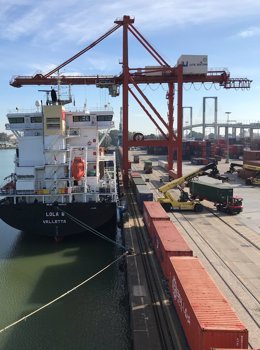 Operaciones de carga en el Puerto de Sevilla