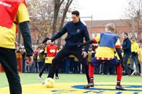 Fernando Torres inaugura una 'Cruyff Court' con su nombre en el colegio fuenlabreño donde creció