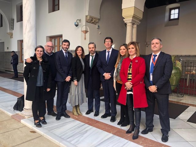Visita de los delegados de la Junta en Jaén  al Parlamento andaluz con motivo de la aprobación de los presupuestos