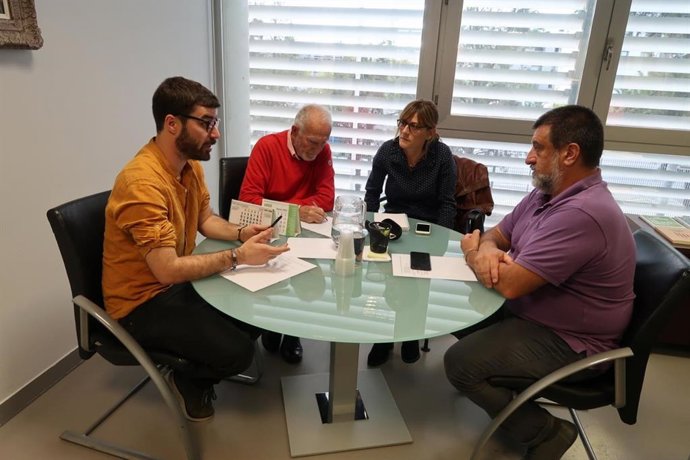 El coordinador d'Amnistia Internacional-Balears, Jaime Maisonneuve, i la responsable de Relacions Institucionals de l'entitat, Montse Farran, amb el secretari autonmic de Memria Democrtica i Bon Govern, Jesús Jurado.