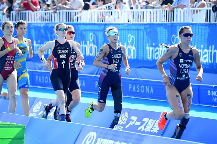 Una prueba de triatlón paralímpico en Tokio.