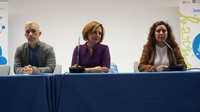 La vicepresidenta y consejera de Presidencia, Hacienda y Modernización del Cabildo, Berta Pérez, y la consejera insular de Empleo, Desarrollo Socioeconómico y Acción Exterior, Carmen Luz Baso