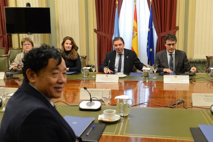 Planas recibe en el Ministerio al director general de la FAO, al que transmite "