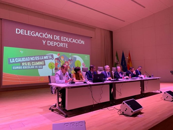Imagen de la reunión de la Delegación de Educación de Granada