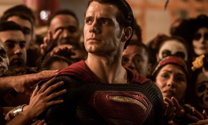 Henry Cavill como Superman