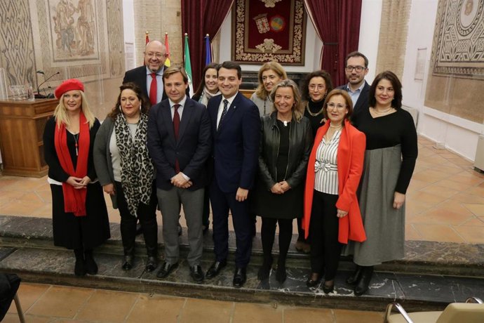 Autoridades asistentes a la lectura de la declaración institucional con motivo del 25 aniversario de la declaración de Córdoba como Ciudad Patrimonio Mundial por la Unesco