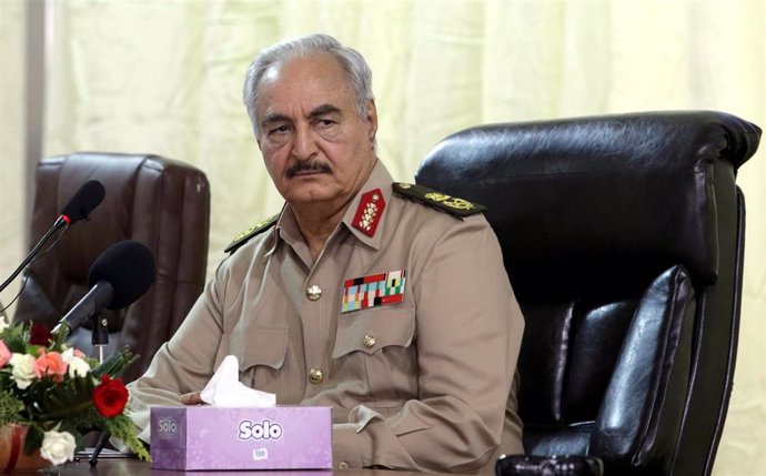 El mariscal de campo Jalifa Haftar, que lidera el Ejército leal del gobierno asentado en el este de Libia.