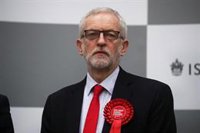 Corbyn abre la puerta a su dimisión y anuncia que no liderará más a los laboristas en futuras elecciones