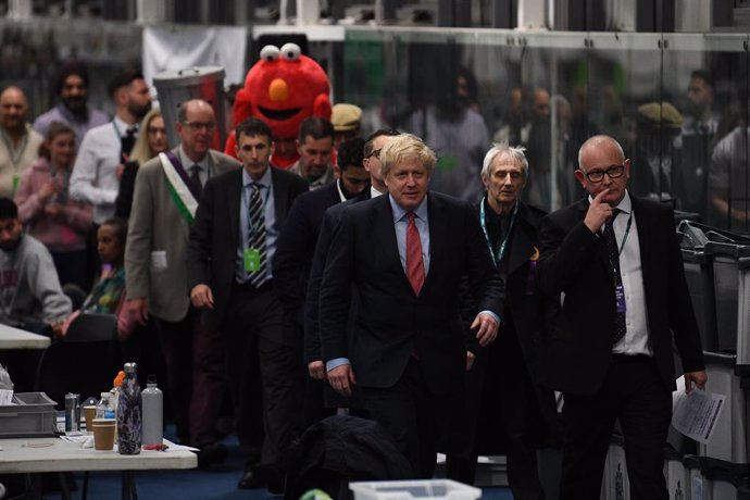 R.Unido.- Boris Johnson retiene su escaño y aplaude la tendencia al alza de los 