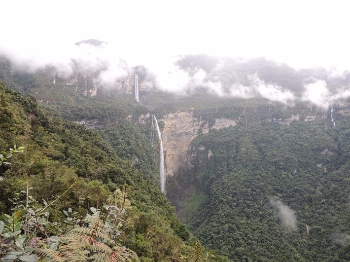 Vista de la catarata de Gocta desde la localidad de Valera en la provincia de Bongará.