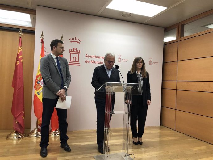 Los concejales del Ayuntamiento de Murcia Marco Antonio Fernández, Felipe Coello y Rebeca Pérez