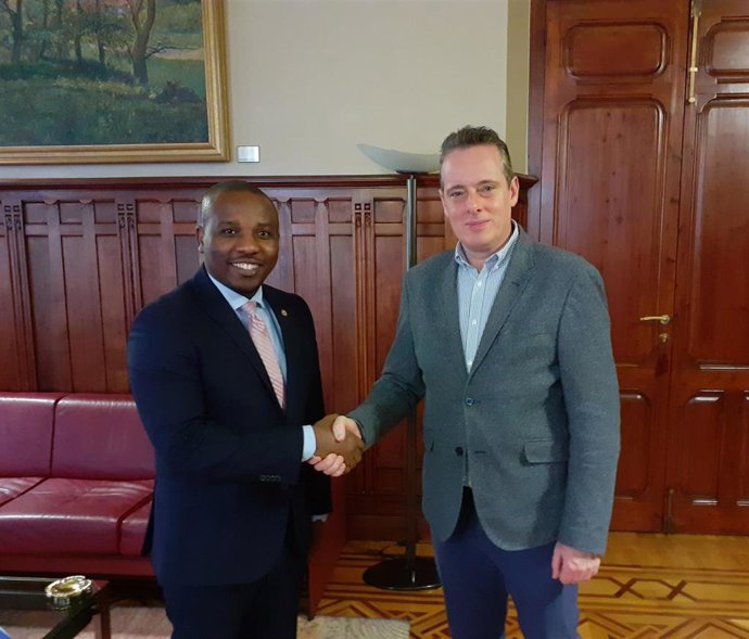 El embajador y ministro de Asuntos Exteriores de Haití, Claude Joseph, y el presidente de la Junta General del Principado, Marcelino Marcos Líndez