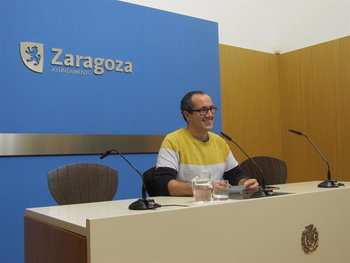 El concejal del grupo municipal de Zaragoza en Común (ZeC) en el Ayuntamiento de Zaragoza, Alberto Cubero.