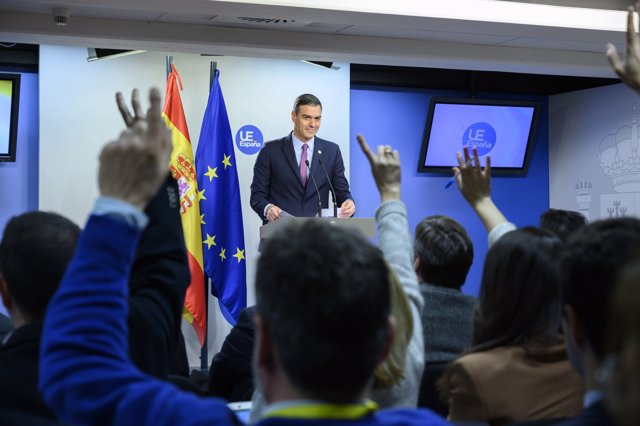 El presidente del Gobierno en funciones, Pedro Sánchez, atiende a los medios en Bruselas 