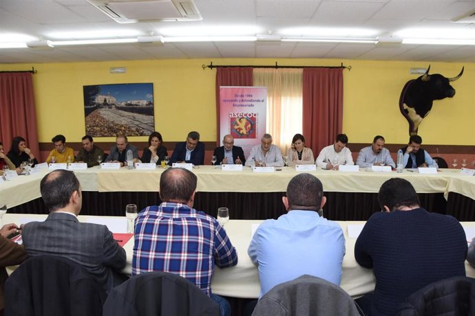 Reunión de Diputación de Cceres con empresarios de Coria