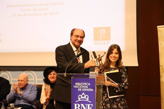 La ganadora del Premio Adonáis 2019 de poesía, María Elena Higueruelo