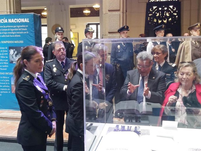 Exposición por los 40 años de la mujer en la Policía Nacional.