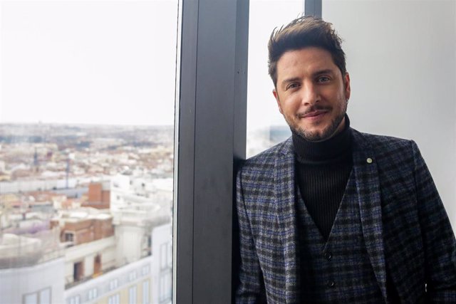 El cantante Manuel Carrasco posa tras una entrevista de Europa Press, en Madrid en diciembre de 2019.