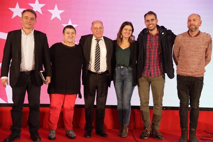 Representantes del Partido de la Izquierda Europea (PIE), del PCE y de Izquierda Unida antes de la  rueda de prensa del VI Congreso del PIE.