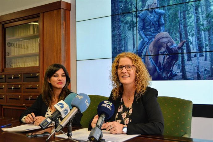 La consejera de Promoción Económica y Sodepal, Raquel Díaz, junto a la coordinadora de La Palma Film Commission, María José Manso