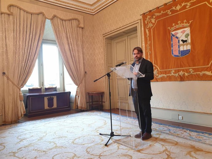 El concejal Fernando Castaño informa sobre la nueva gestión del Palacio de Congresos de Salamanca.