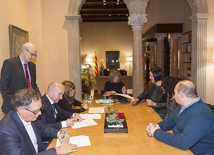 La presidenta de la Diputación de Barcelona, Núria Marín, y BBVA firman créditos con 15 ayuntamientos de la provincia