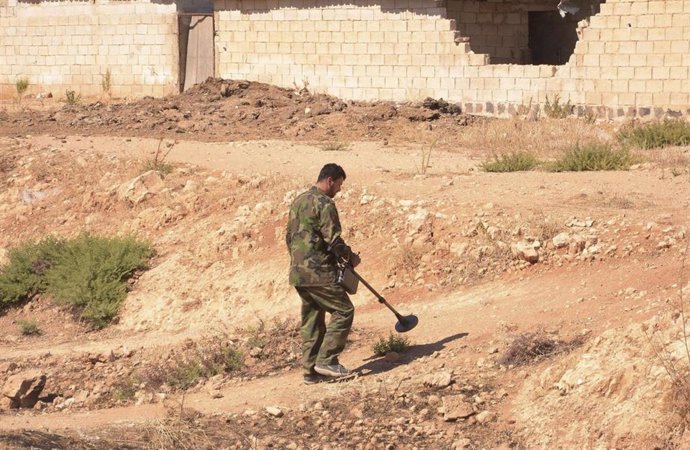 Buscador de minas en Siria
