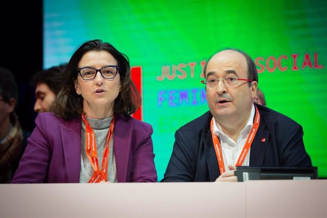 (I-D) La portavoz del PSC, Eva Granados; y el primer secretario del PSC, Miquel Iceta, durante el Congreso del PSC en el que Iceta se presenta a la reelección como primer secretario del partido, en Barcelona a 13 de diciembre de 2019.