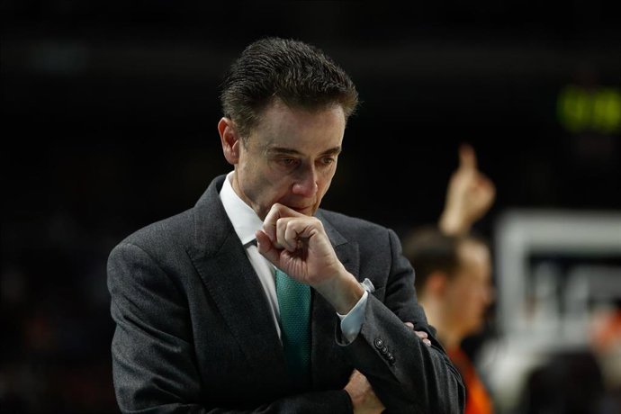 Rick Pitino, entrenador del Panathinaikos.