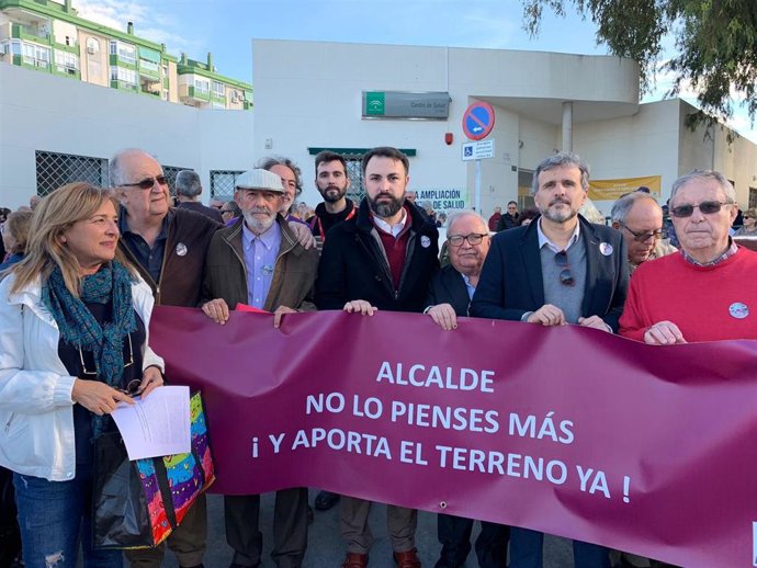 Concentración para pedir la ampliación del Centro de Salud de El Palo.