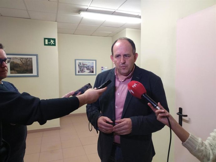 El secretario provincial del PSOE en Segovia, Jose Luís Aceves, antes de asistir al Comite Provincial que su partido ha celebrado en el CISS La Albuera.