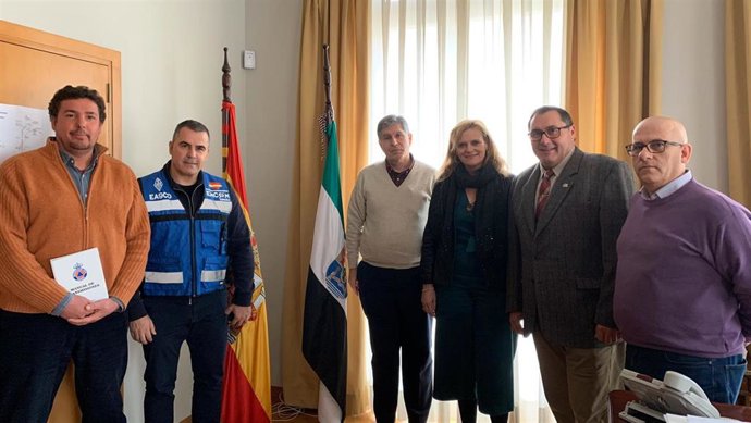 Yolanda García Seco con los radioaficionados