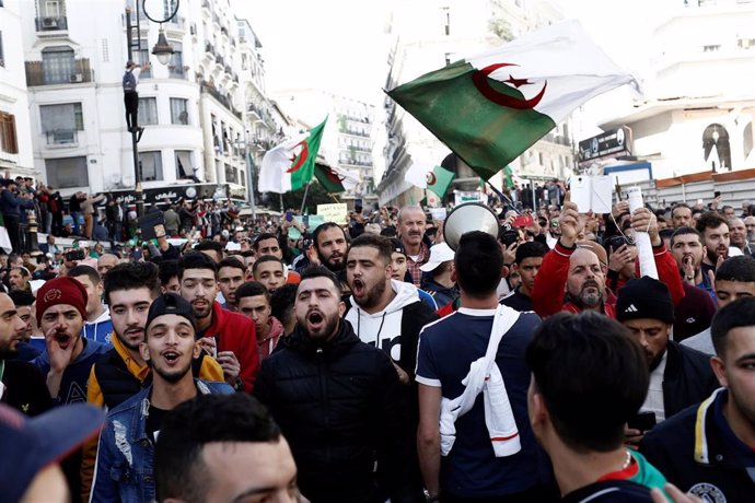 Manifestación en Argel contra la celebración de las elecciones presidenciales en Argelia
