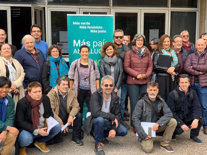 Participantes en el encuentro fundacional de Más País Sevilla