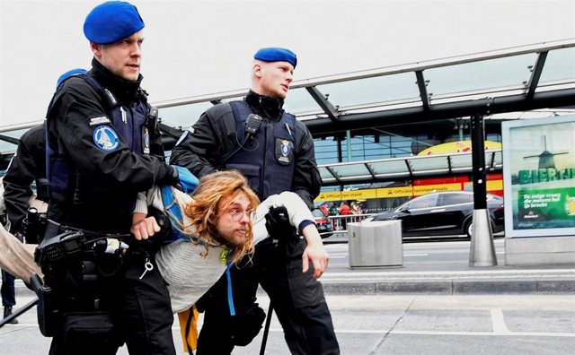 Desalojo de activistas climáticos en Schiphol, Ámsterdam