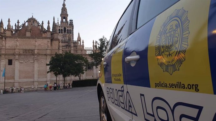 Coche de la Policía Local de Sevilla
