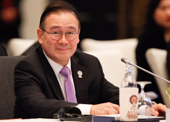 Filipinas.- El ministro de Exteriores de Filipinas propone armar a las mujeres p