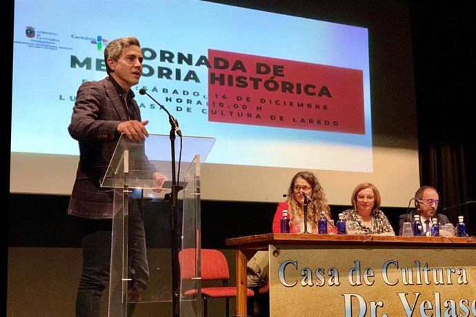 Pablo Zuloaga en la jornada sobre memoria histórica de Laredo