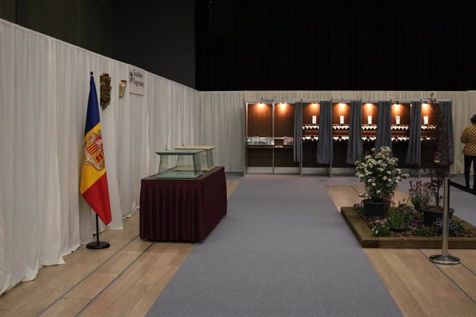Una de las mesas electorales de las elecciones generales andorranas celebradas el pasado abril