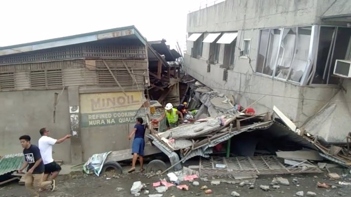 Daños producidos por un terremoto en Filipinas