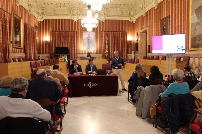 Sevilla.- Ayuntamiento presenta al comité consultivo para la gestión del arbolad