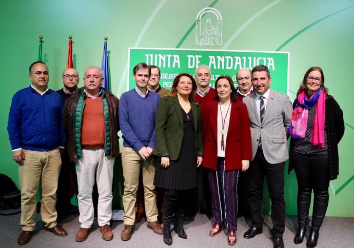 Responsables de las OCA de Huelva, junto a la consejera de Agricultura, Carmen Crespo.