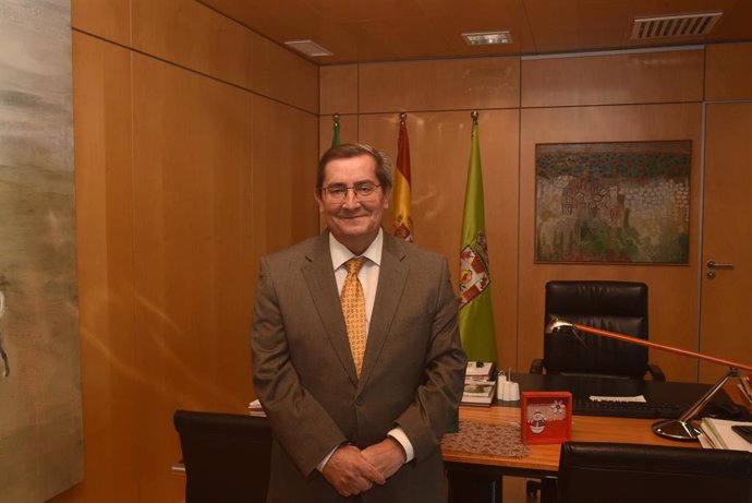 El presidente de la Diputación de Granada, José Entrena, en la entrevista a Europa Press