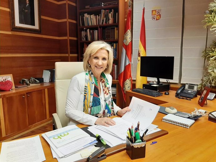 La consejera de Sanidad de Castilla y León, Verónica Casado, en su despacho de la Consejería.