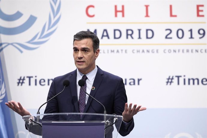 El presidente del Gobierno en funciones, Pedro Sánchez, en rueda de prensa durante la primera jornada de la Conferencia de Naciones Unidas sobre el Cambio Climático (COP25) de Madrid