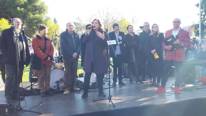 L'alcaldessa de Barcelona, Ada Colau, intervé en la inauguració dels jardins del Doctor Pla i Armengol