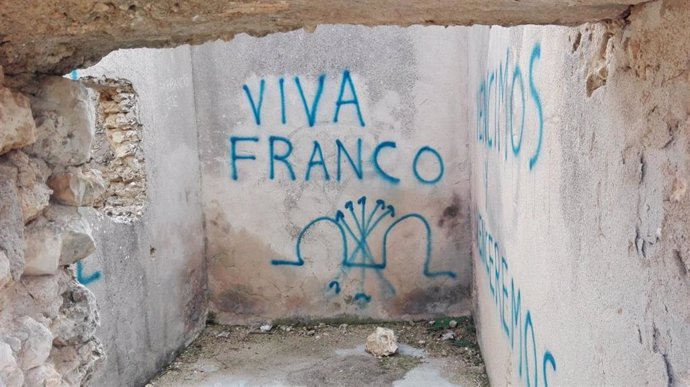 El Blocao de Mirabueno del Cerro Socorro de Cuenca vuelven a amanecer con pintadas franquistas